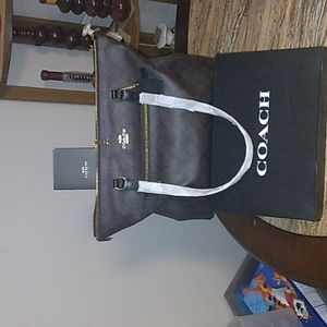 1 gallery signature coach canvas tote in mint condition blk,brnw